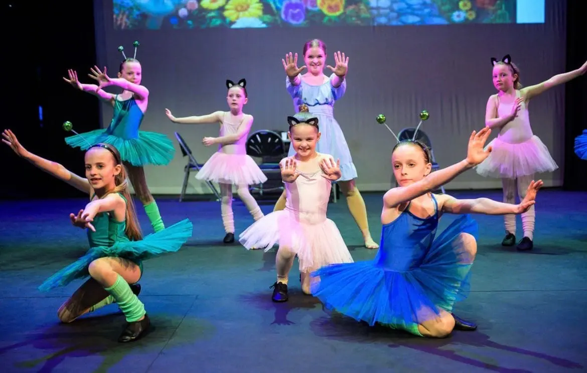 Junior children in a combined ballet, tap and jazz class at Dancemania Kidlington